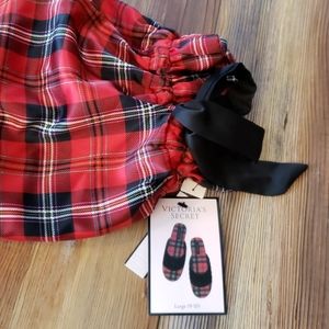 🆕 Victoria's Secret plaid slippers
